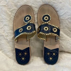 Jack Rodgers flat sandal; color: Navy/Gold; size: 7M